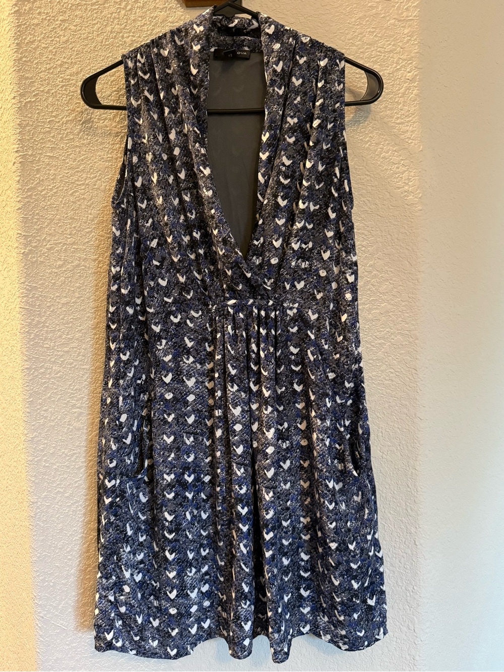 AQUA Sleeveless V-Neck Dress w/ Pockets, XS